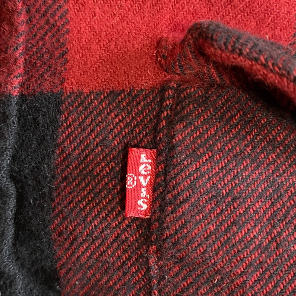 Levi’s buffalo check flannel size, large, red and black
